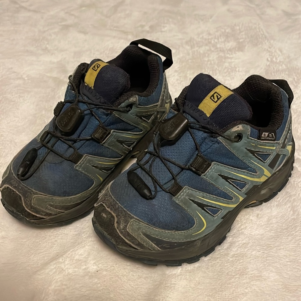 Boys hiking shoes